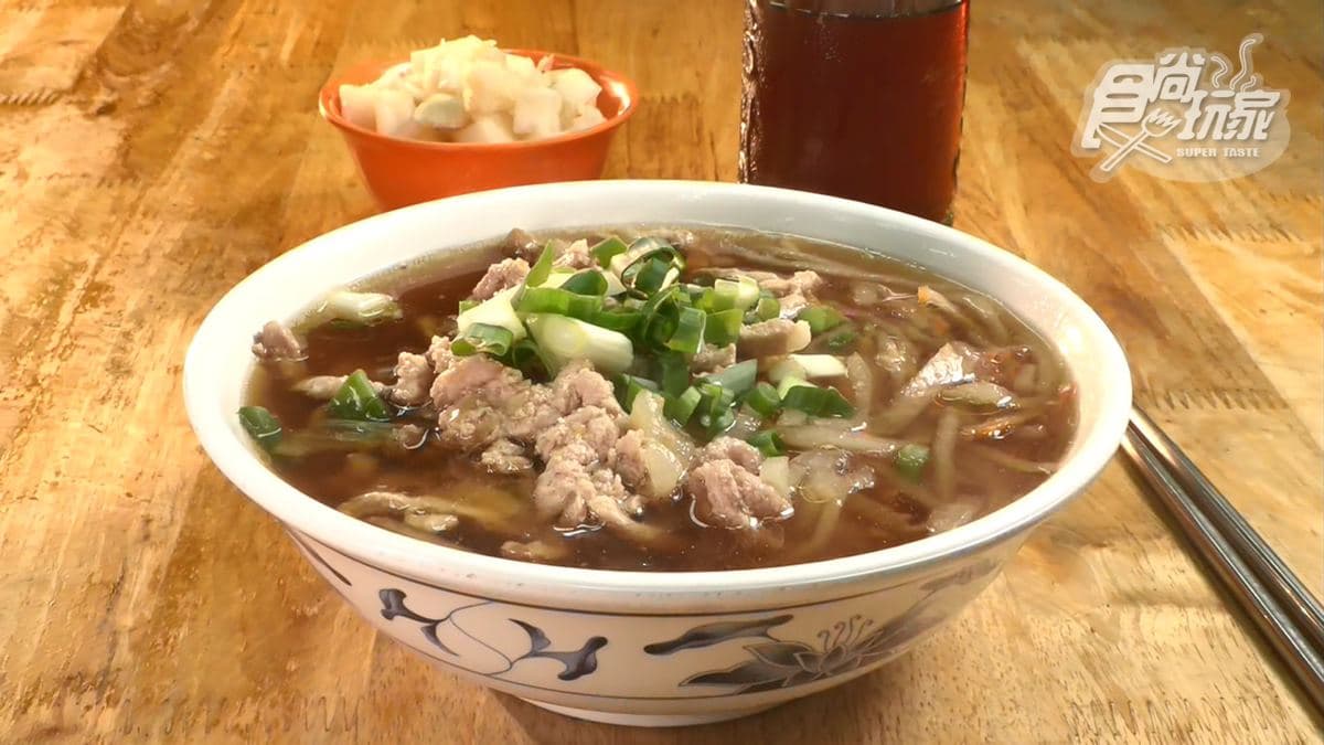 「招牌牛肉湯麵」湯頭很入味，還帶有中藥香氣。
