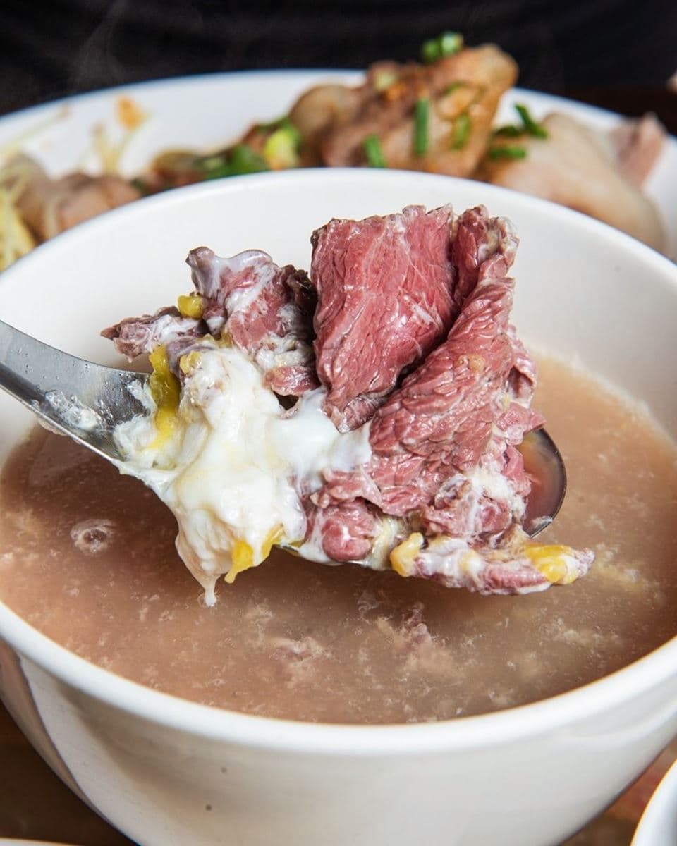 白飯免費吃到飽！「牛肉湯加蛋」老饕激推超銷魂，「爆量牛雜湯」肉比還湯多