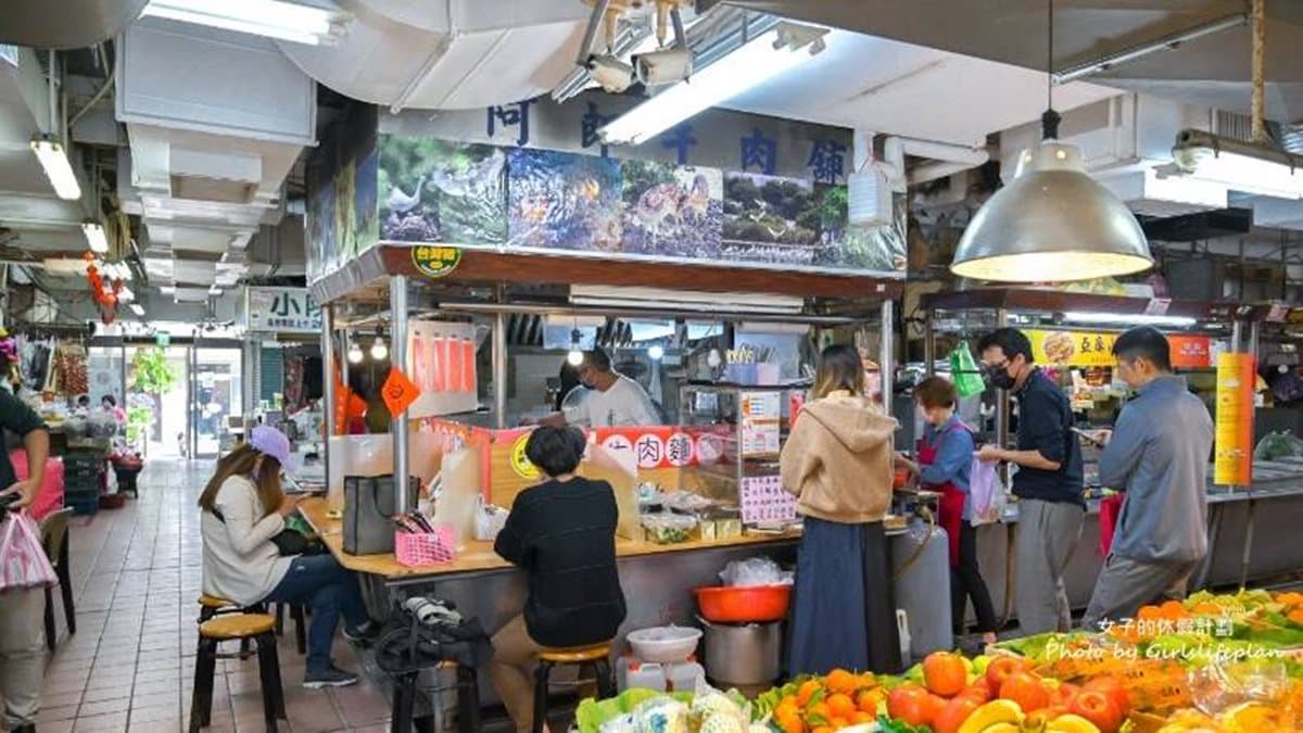 「阿郎牛肉麵」在中研市場內，鄰近中央研究院。（圖片來源：女子的休假計劃）