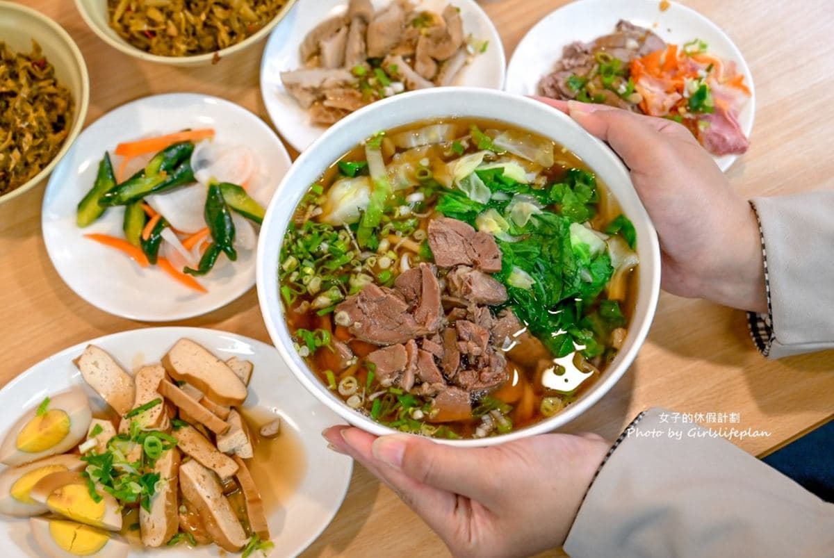 台北竟有70元牛肉麵！大碗公裝好裝滿２人吃也夠，隱身市場內行才懂吃