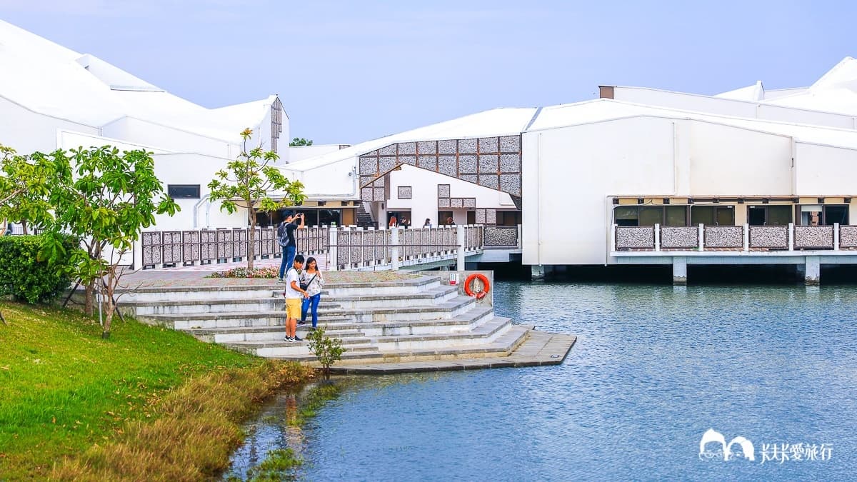 走在橋上能夠看到用蚵殼堆疊的拱門。（圖片來源：卡夫卡愛旅行）