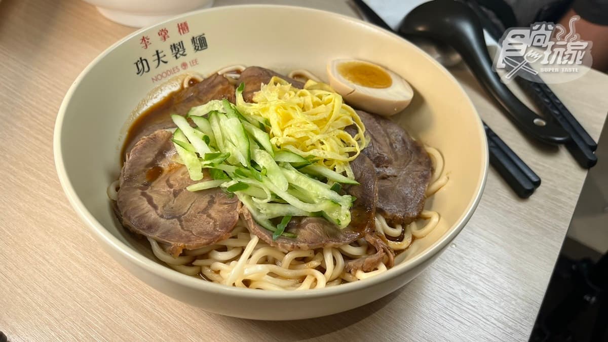 「椒麻牛肉拌麵」麵條散發椒麻香，再配上牛腱肉超唰嘴。