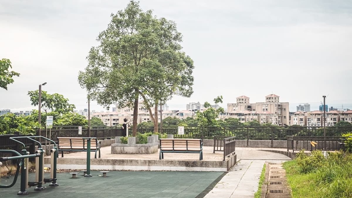 「新寮休閒景觀台」在「老公崎步道」附近。（圖片來源：是艾思，不是火拳）