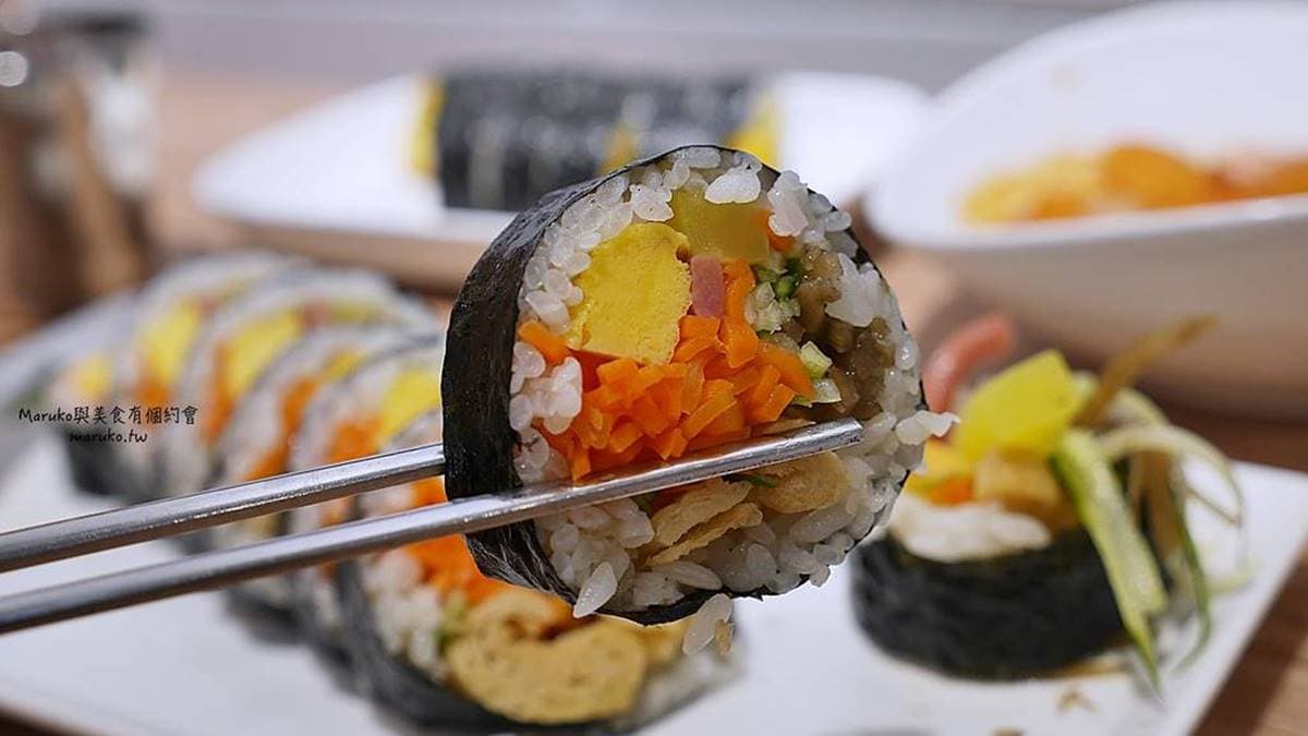 飯捲雖然用看得很鬆散，但是用筷子夾完全不會掉落。（圖片來源：Maruko與美食有個約會）