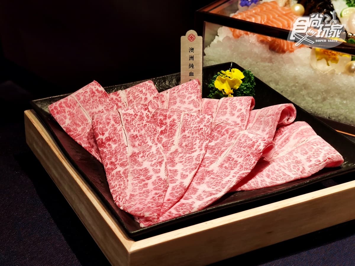【新開店】王品跨足頂級鍋物!超浮誇「海鮮珠寶盒」,帝王蟹、金牌和牛上桌 【新開店】王品跨足頂級鍋物!超浮誇「海鮮珠寶盒」,帝王蟹、金牌和牛上桌