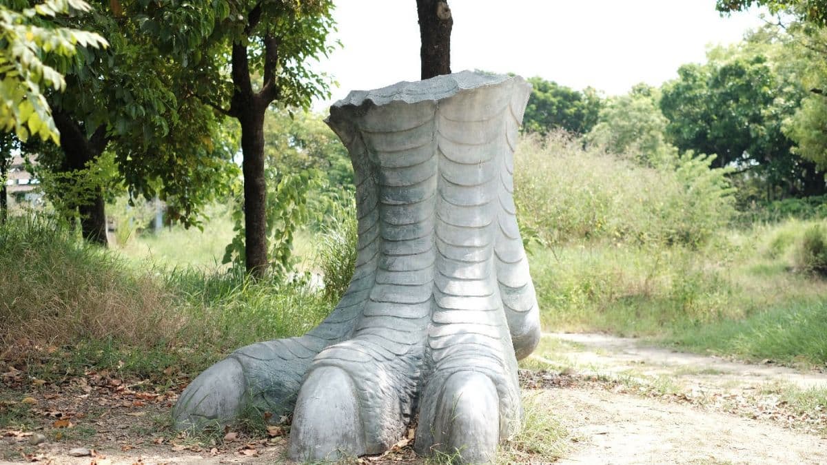 「仁德恐龍公園」鄰近台南的中洲棒球場。（圖片來源：JJ.Hsu）