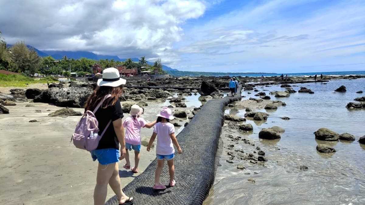 「生態步道」會一直延伸到海中央，不僅能看到更多生物，還能拍美照。（圖片來源：大口老師的走跳學堂!）