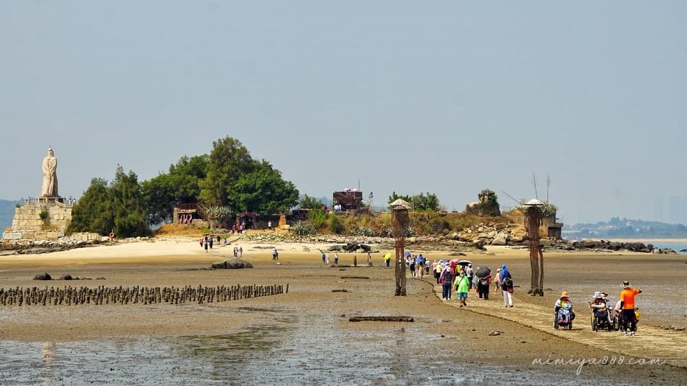 金門也有摩西分海！時間限定徒步走上「海中島」，絕美夕陽、牡蠣人都必拍