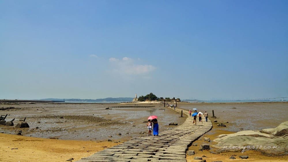 金門也有摩西分海！時間限定徒步走上「海中島」，絕美夕陽、牡蠣人都必拍