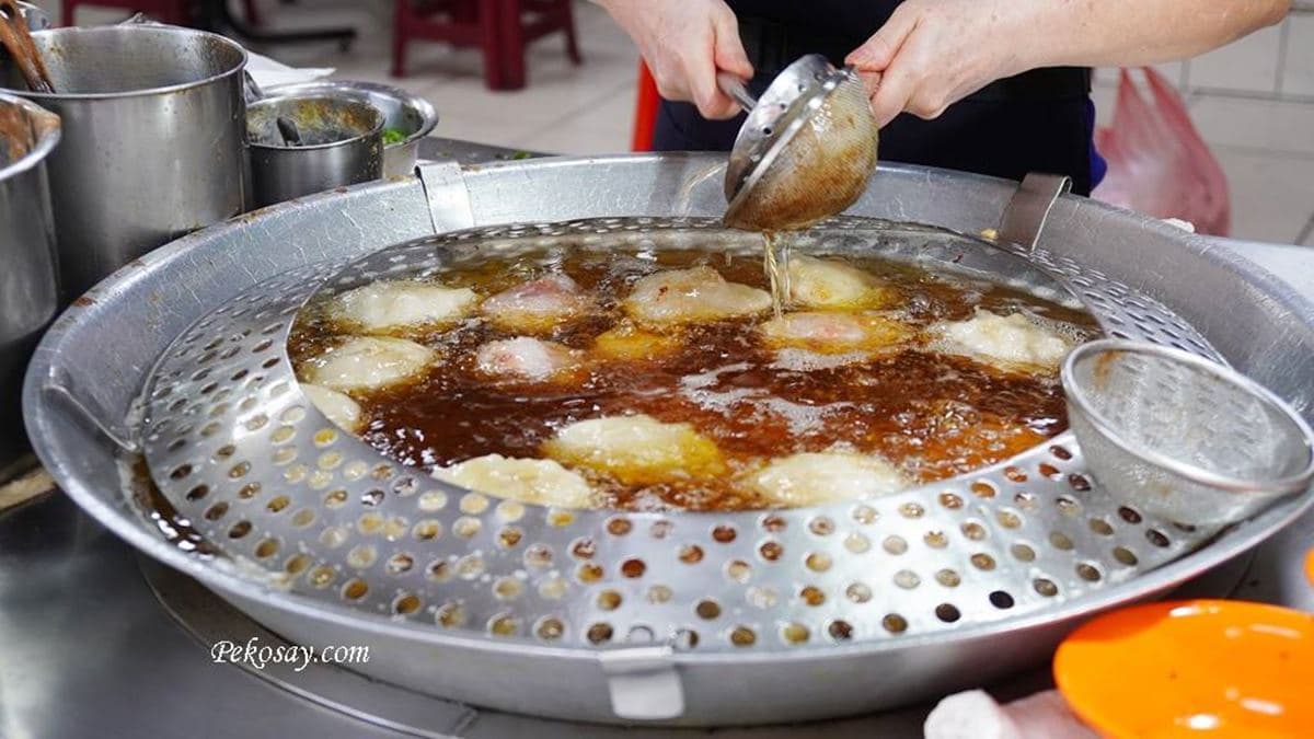 這裡的肉圓是低溫油泡，所以皮是屬於比較軟Q的那種。（圖片來源：PEKO の Simple Life）