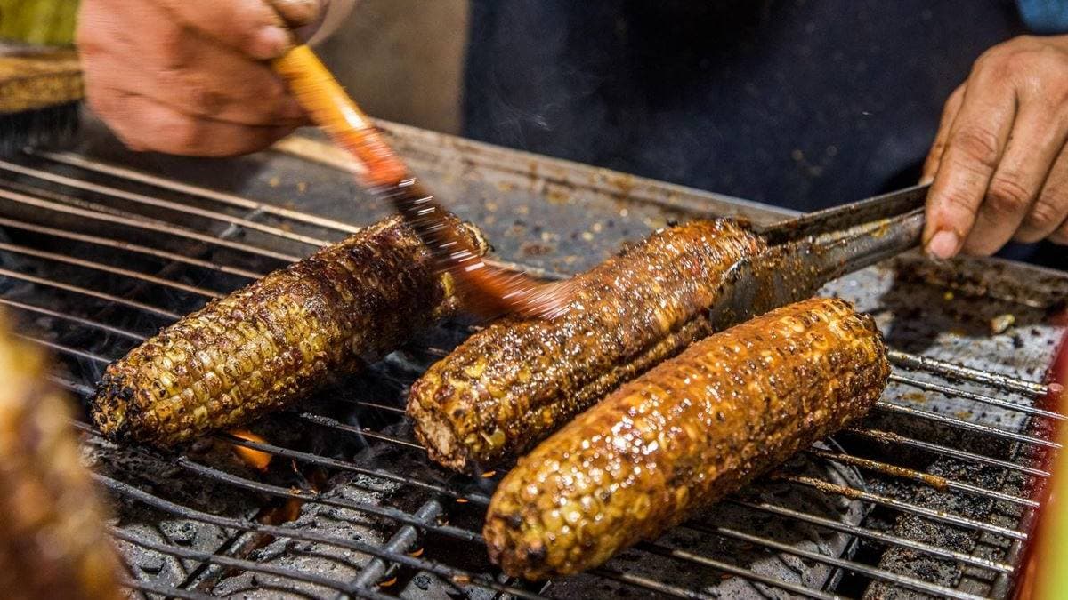 阿棋師標榜的就是重口味，刷上自製辣醬相當夠味。（圖片來源：大手牽小手。玩樂趣）