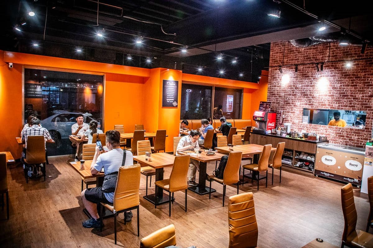 桃園高CP值牛排！220元起自助吧牛筋湯、牛滷飯、冰品吃到飽，壽星享85折優惠