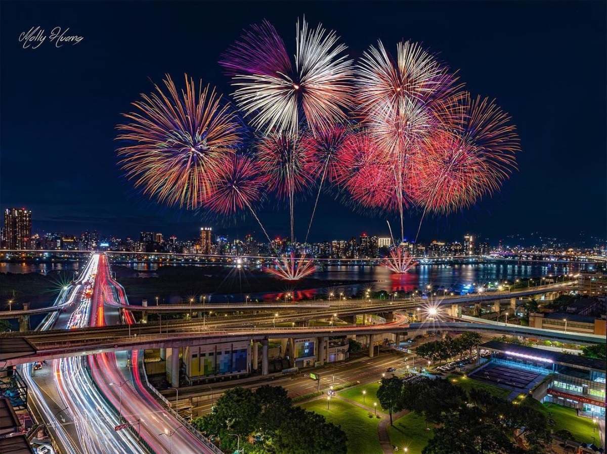 「2023大稻埕煙火」延長到360秒!台北花火秀時間翻倍,再推薦賞煙火私房景點 「2023大稻埕煙火」延長到360秒!台北花火秀時間翻倍,再推薦賞煙火私房景點