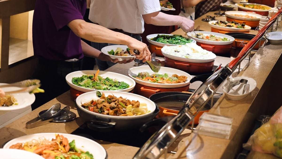 菜色以中式料理為大宗，想吃西式披薩、甜點也都有。（圖片來源：寗好生活Ning'sLife）
