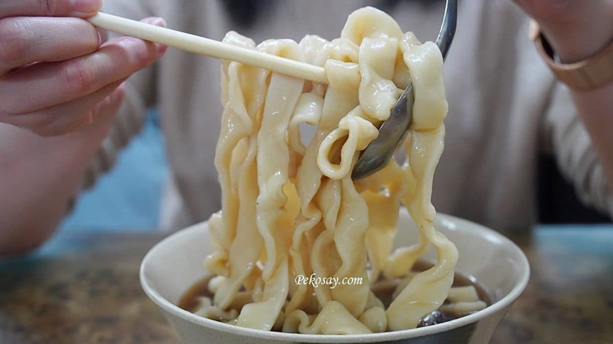 麵量給得也很霸氣，家常麵口感相當有嚼勁。（圖片來源：PEKO の Simple Life）