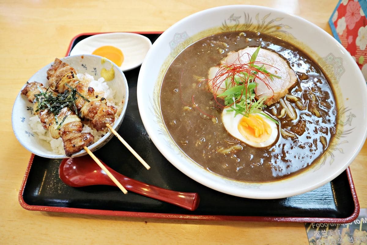 日本人最愛這樣吃！嗑拉麵、煎餃、炒麵通通配白飯，竟是因為「２原因」（中獎公布）