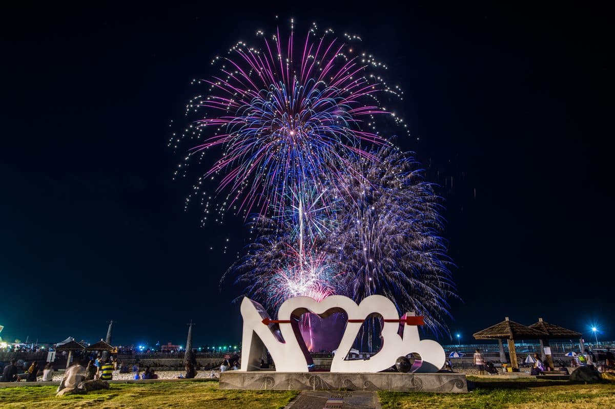 360秒海上煙火秀「這天」登場!衝嘉義免費玩70米長滑水道、爽嗑烤蚵吃到飽 360秒海上煙火秀「這天」登場!衝嘉義免費玩70米長滑水道、爽嗑烤蚵吃到飽