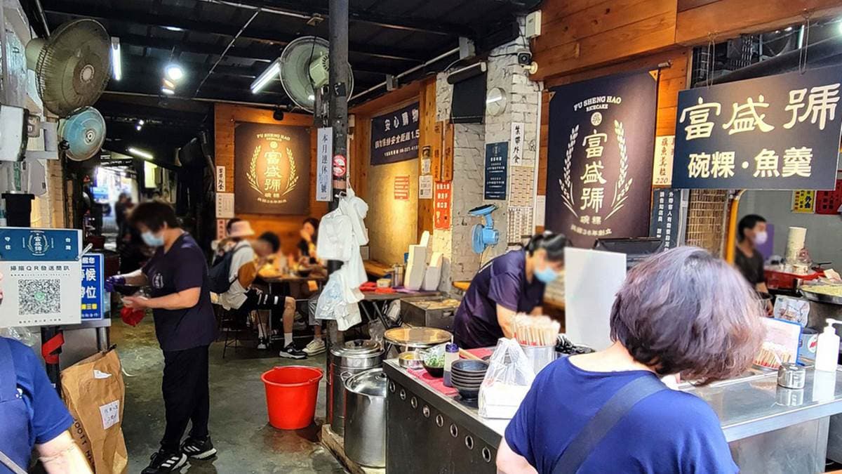 「富盛號碗粿」位在台南市中西區民族路上。（圖片來源：專業噗嚨共MISO吃走）