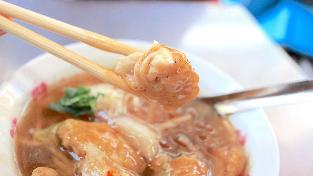 呈金黃色的炸土魠魚塊，吃起來酥脆又軟嫩。（圖片來源：樂天小高の美食之旅）