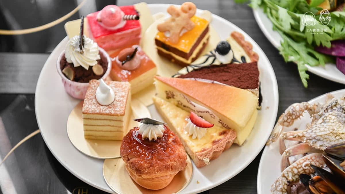 甜點也很狂，有馬卡龍、烤布蕾、泡芙、蛋糕、水信玄餅等超過10種以上。（圖片來源：2A食旅日記）
