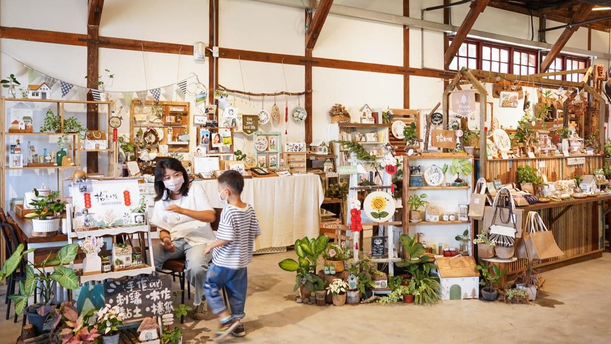 這區主打織品類手作體驗、特色雜貨等。（圖片來源：美食好芃友）