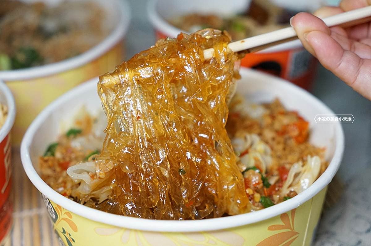 藏身忠孝夜市！現滷「爆汁豆干」吸飽蔥蒜祕醬超唰嘴，必搭蒜味拌麵更飽足