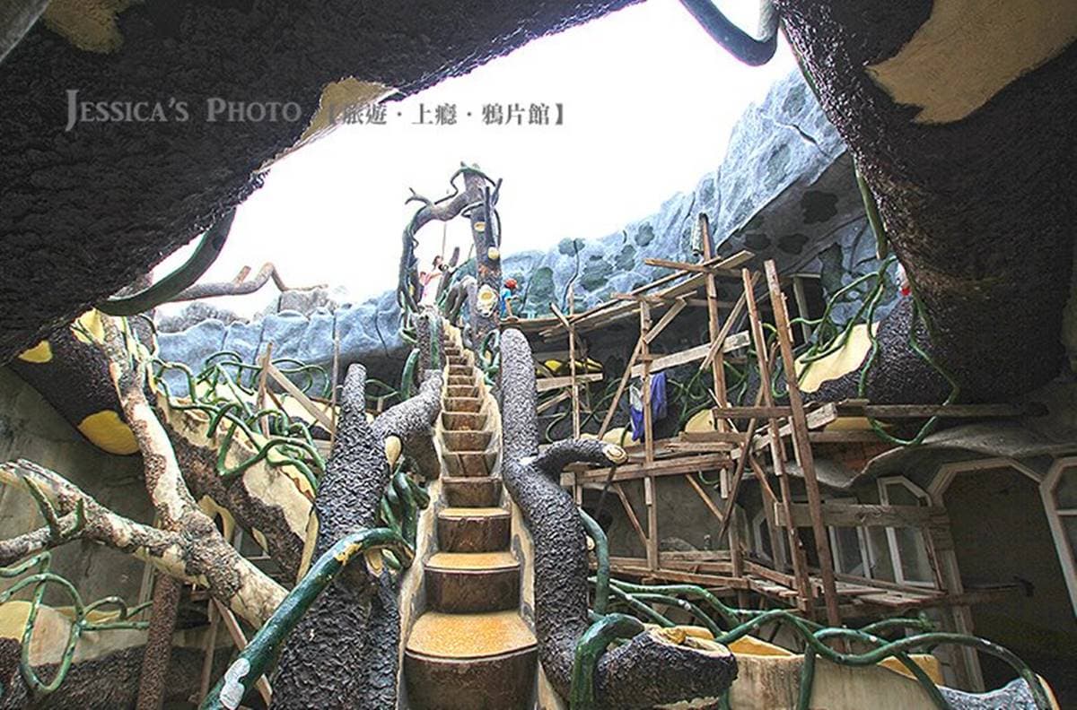 暗黑壞掉版「童話屋」！入住「扭曲枯木洞、鯊魚嘴」超狂，快衝世界最怪旅館
