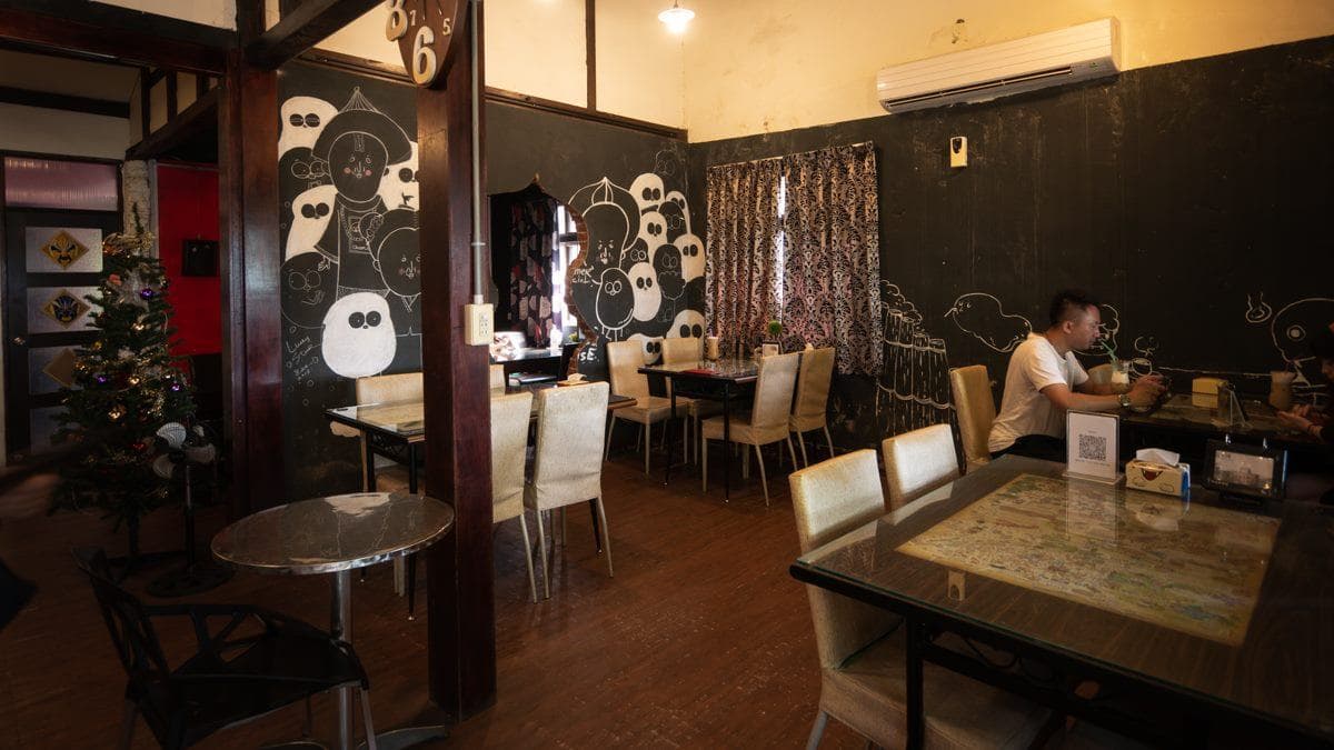 咖啡廳用餐環境非常舒適，不管室內或是外觀都沒有陰森可怕的感覺。（圖片來源：黑皮的旅遊筆記）