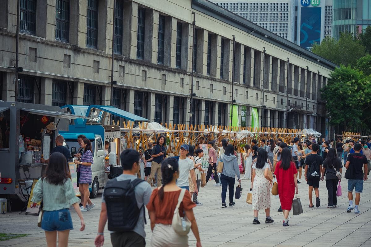 週五下班就來逛！「松菸快閃市集」只有３天，吃逛80家啤酒、餐車、文創攤位