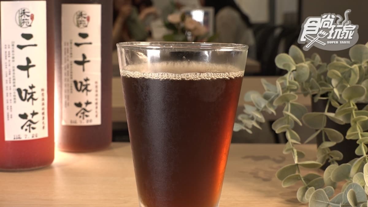 除了冰品，店家也有販賣茶飲。