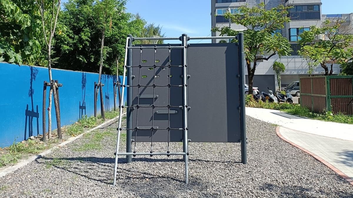 公園還有成人運動區，適合年齡比較大的孩子挑戰。（圖片來源：Vicky媽媽的遊樂園）