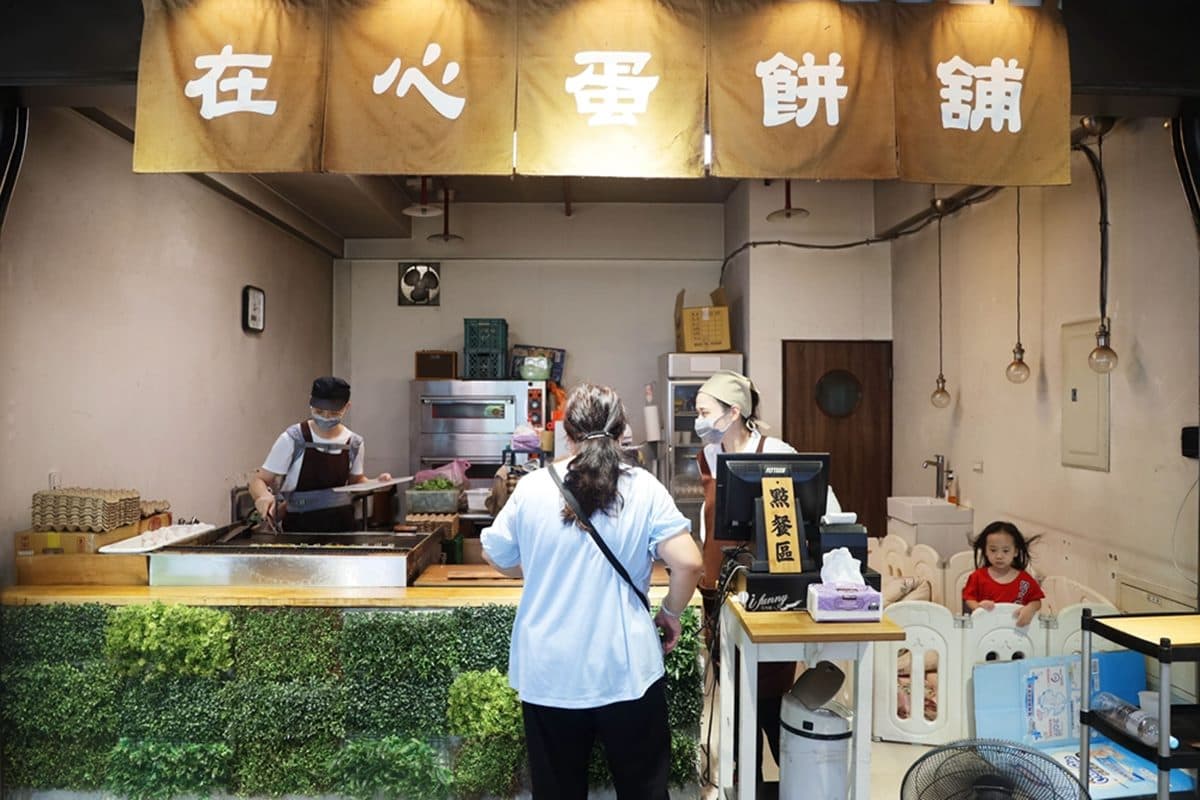 蛋餅界的Burberry!全台唯一「格紋蛋餅」藏在這,雙蛋還包紅蔥油飯鹹香唰嘴 蛋餅界的Burberry!全台唯一「格紋蛋餅」藏在這,雙蛋還包紅蔥油飯鹹香唰嘴
