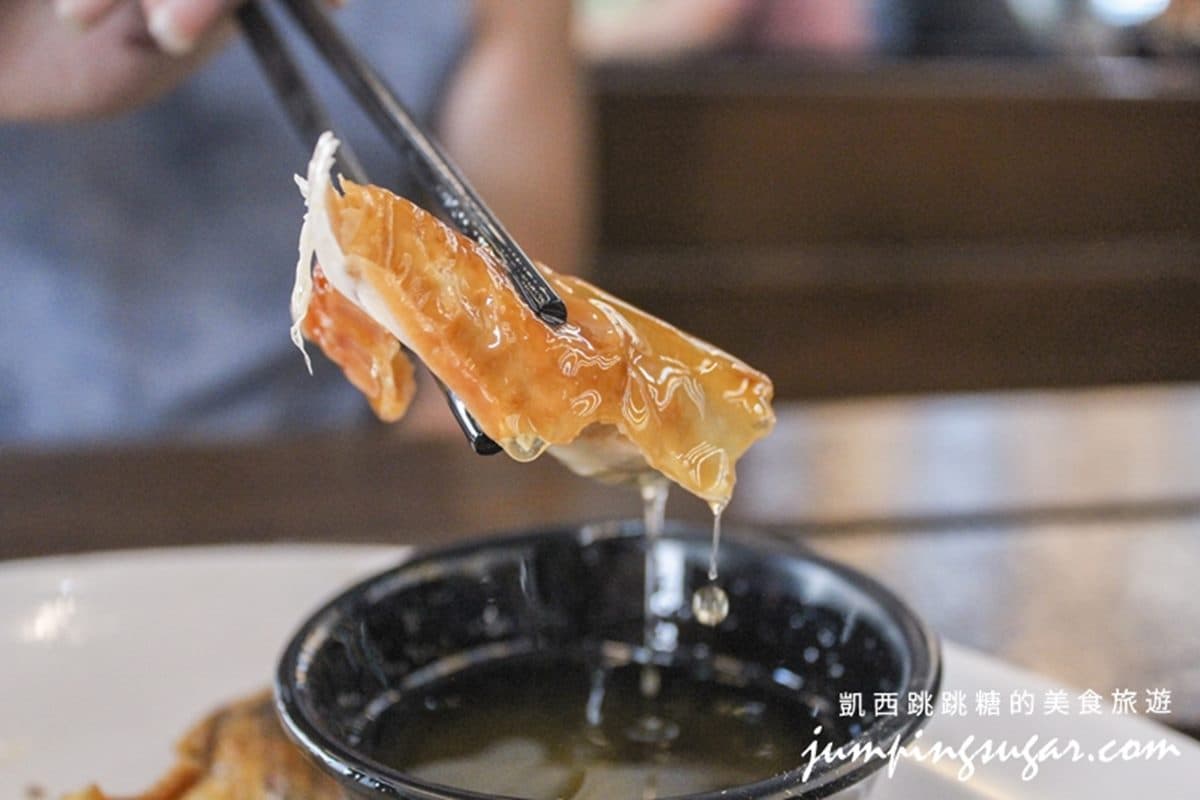 宜蘭十大必吃美食！4.5星「黃金窯烤雞」皮脆肉嫩超多汁，米其林主廚也推薦