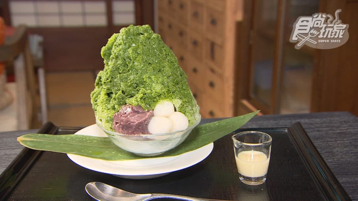 「宇治金時抹茶刨冰」煉乳的奶香和抹茶香結合得非常好，裡面還有蕨餅，吃起來很清爽。