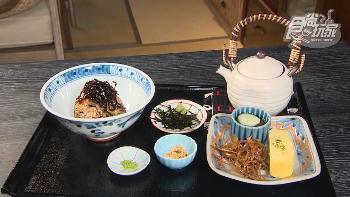 「茶泡飯」有茶香味，但吃起來沒有茶的苦澀感，而且昆布讓整道餐點增添了海味。
