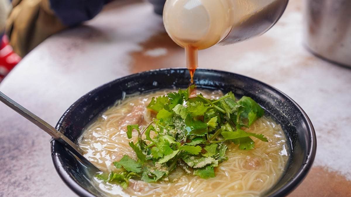 麵線糊可以依照個人口味自行添加米醋調味。（圖片來源：剎有其食）