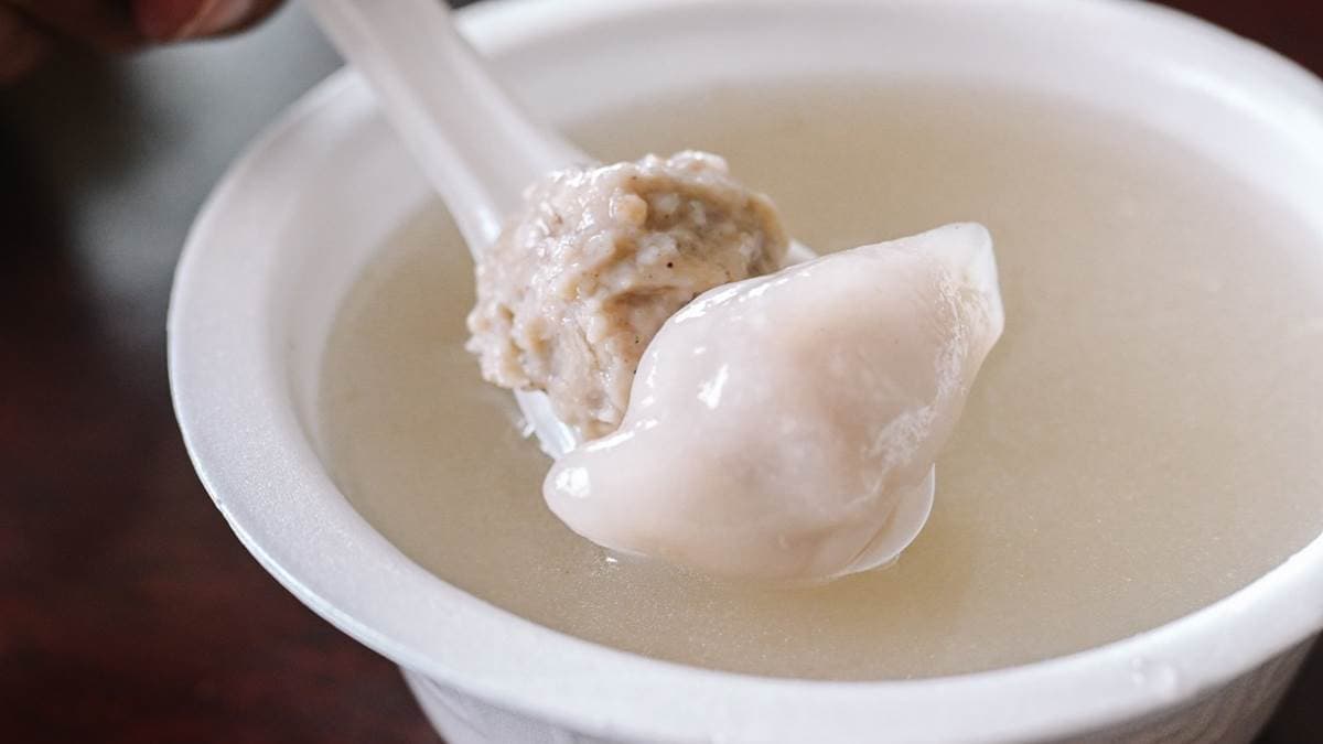 燕丸比較黑一點，吃起來肉味十足。（圖片來源：女子的休假計劃）