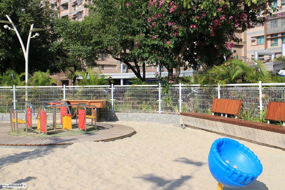玩到斷電也不想走！屏東９家「免門票公園」：11米高闖關塔、巨型洋蔥溜滑梯