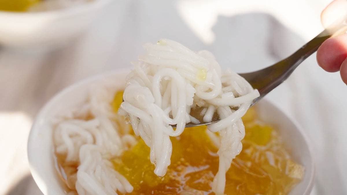 米苔目搭配粉粿、刨冰，以及古早味的糖水，非常消暑。（圖片來源：算命的說我很愛吃）