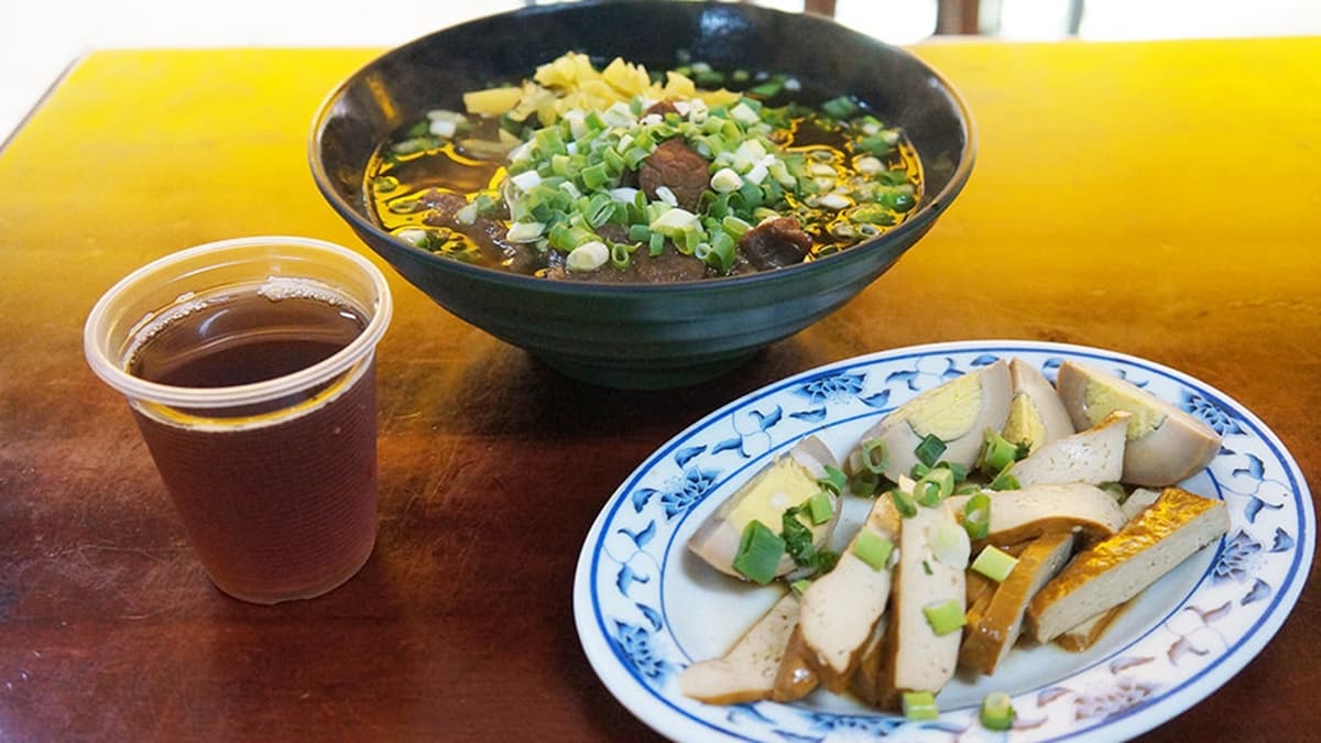 內用加湯、加麵、紅茶都是免費的。（圖片來源：婷玩味生活）