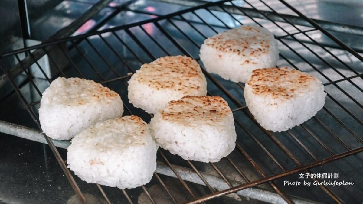 這裡販售各式壽司、日式料理，烤飯糰看起來也頗熱門的。（圖片來源：女子的休假計劃）