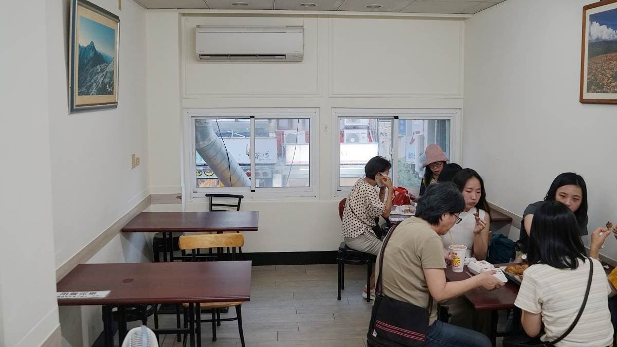 店家２樓是內用區域，座位數不多。（圖片來源：東蛙池塘）