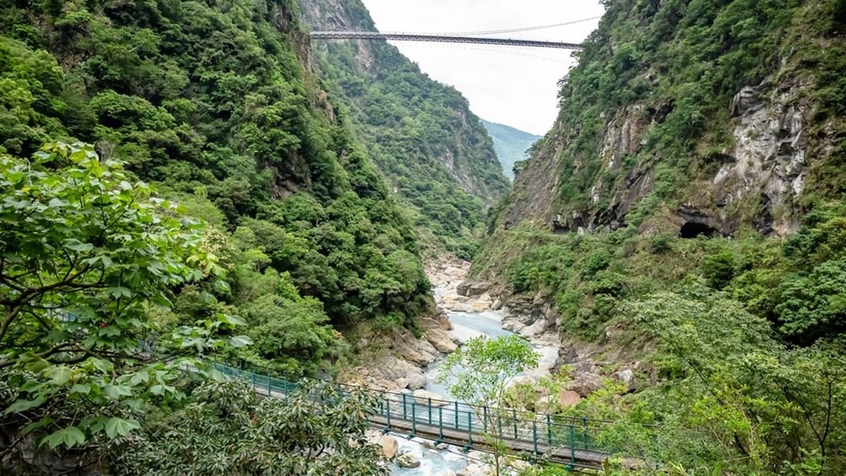 「燕子口步道」長度1372公尺，沿途景觀十分雄偉壯麗。（圖片來源：愛伯特吃喝玩樂全記錄）