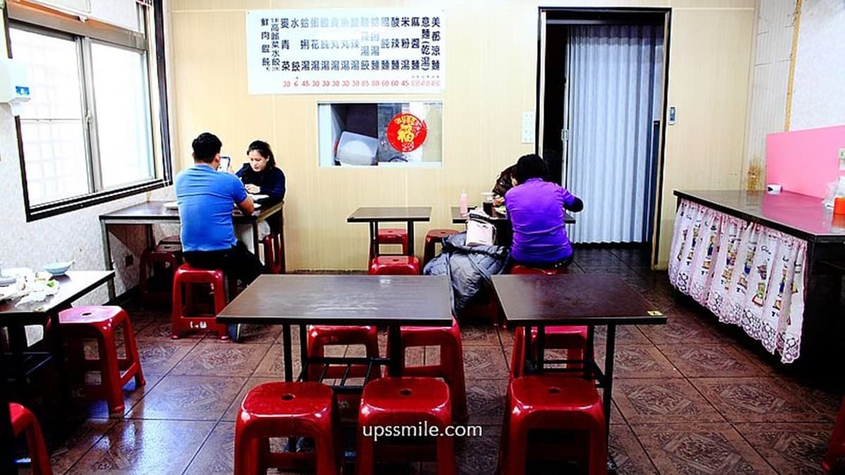 店裡提供內用座位，是吃早餐、午餐的好選擇。（圖片來源：Upssmile向上的微笑萍子旅食設影）