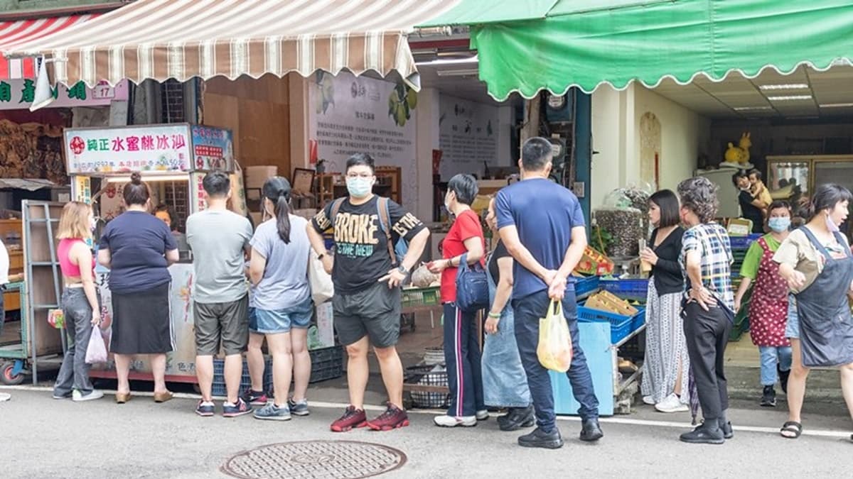 店家生意很好，假日幾乎無時無刻都有人排隊。（圖片來源：小虎食夢網）