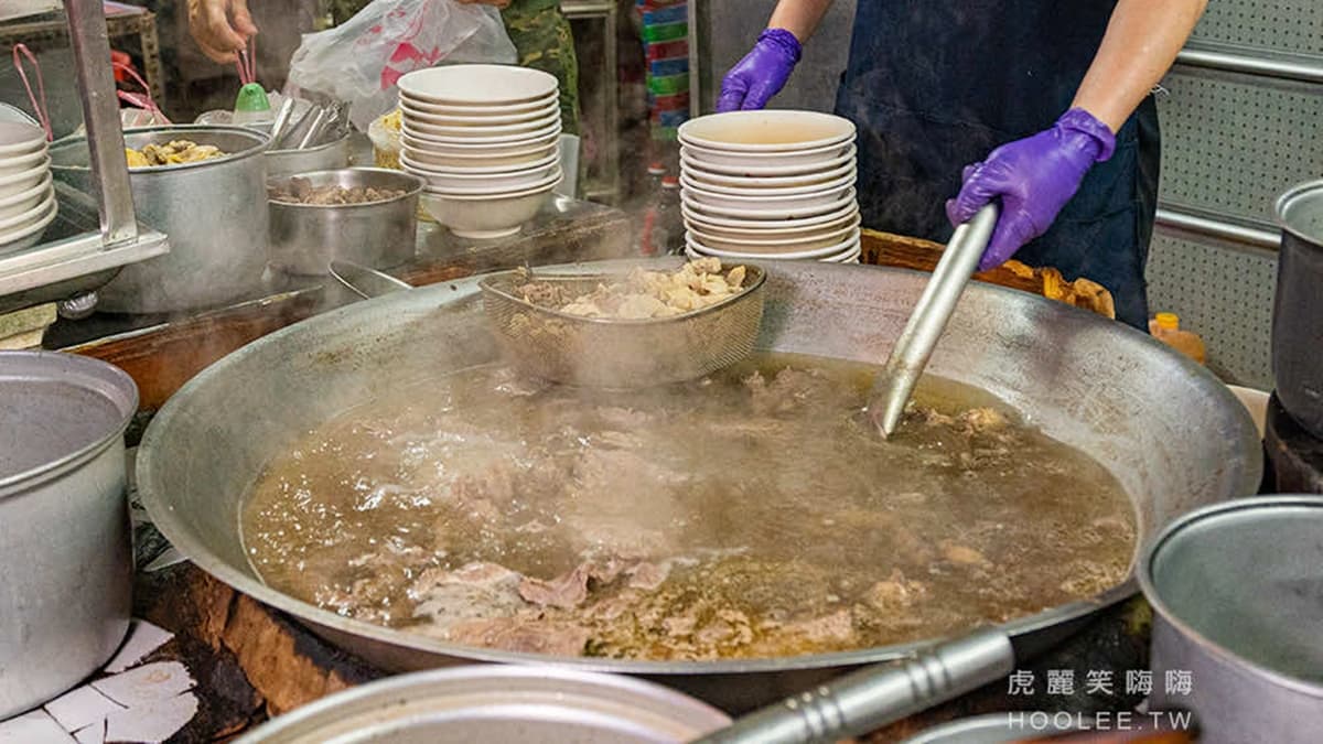 內用還能免費加湯，店家都會很親切地主動詢問是否要加湯。（圖片來源：虎麗笑嗨嗨）