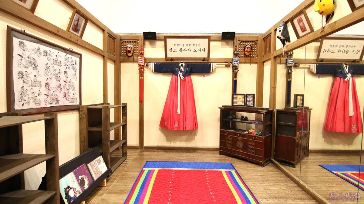 這裡還有韓國傳統服裝體驗，真的是耗時整天也不會無聊的室內景點。（圖片來源：紫川琪灩の吃喝玩樂）