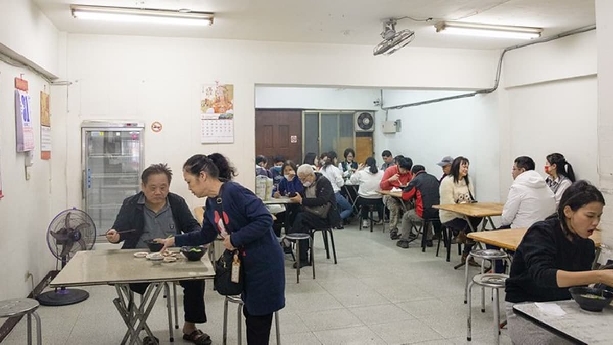 店裡幾乎沒裝潢，但還滿寬敞。（圖片來源：小虎食夢網）