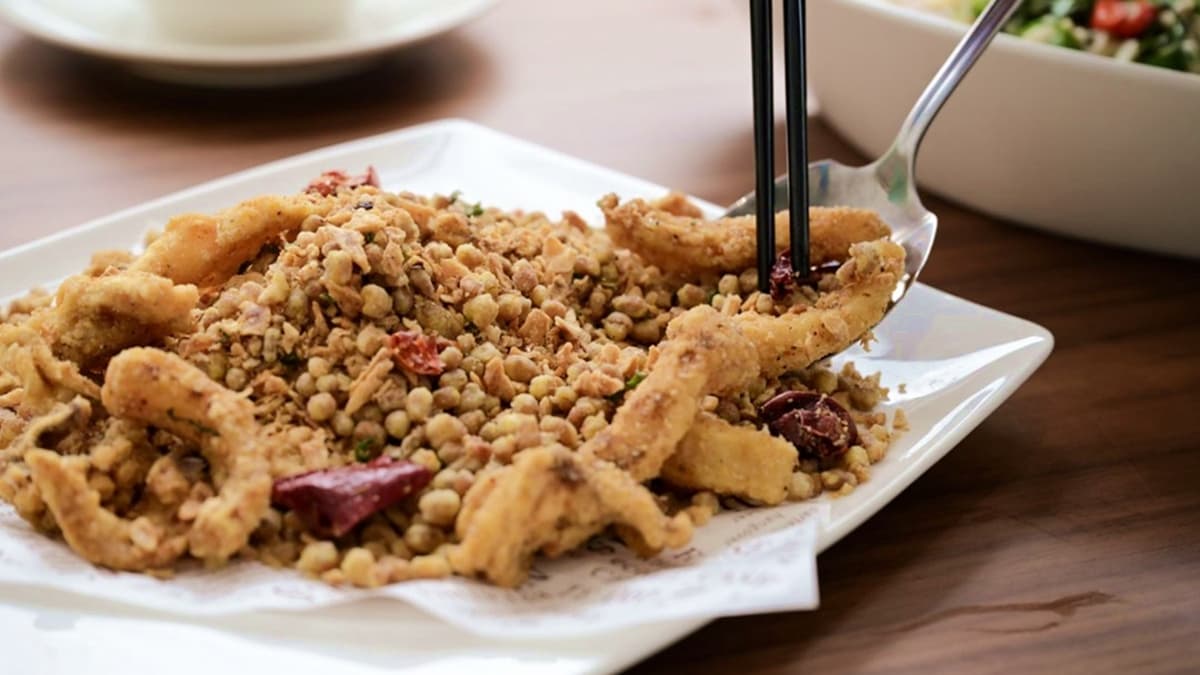 配啤酒必點這道炸得酥脆的「麥香軟絲」，好吃又開胃。（圖片來源：焦糖熱一點）