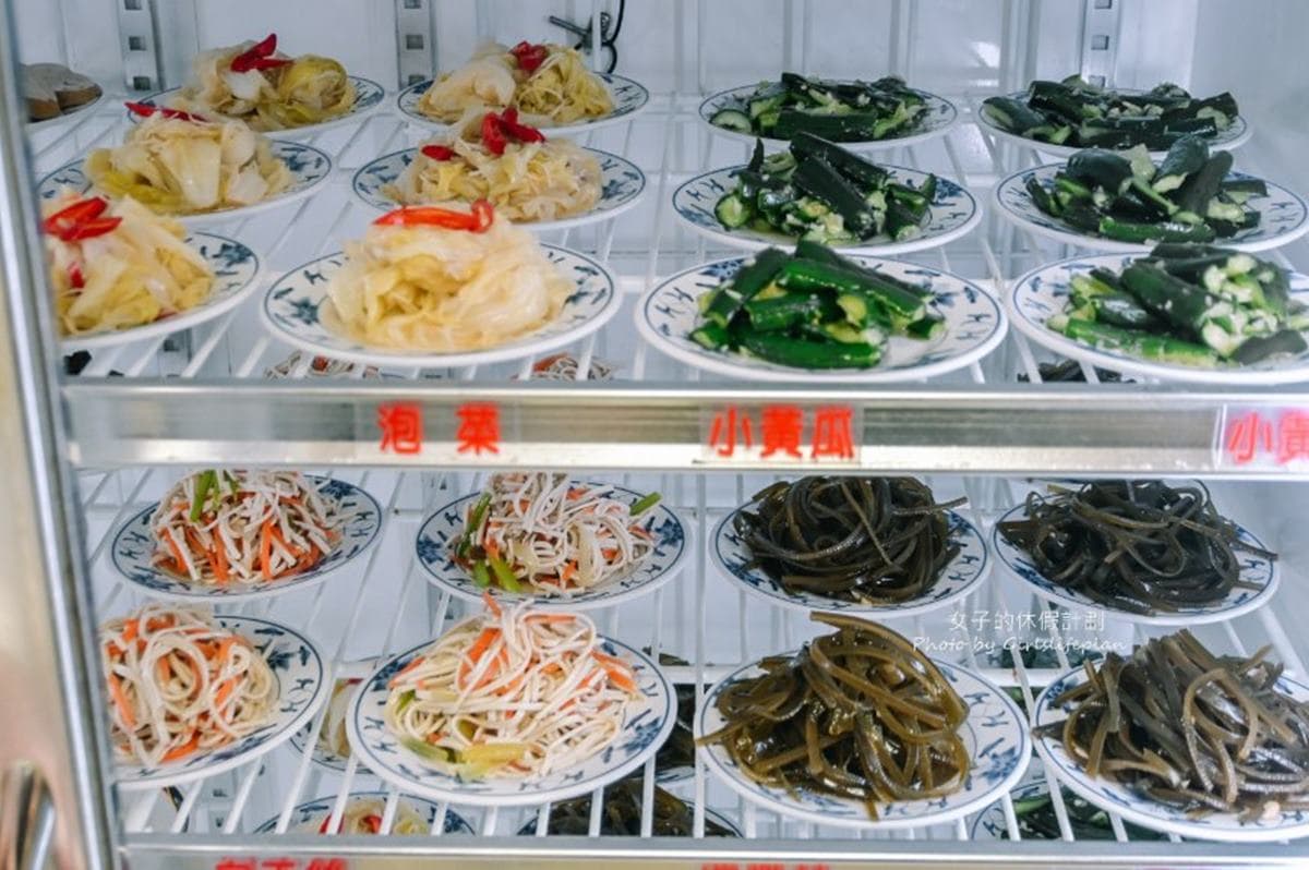 隱身地下連獲６年米其林！萬華「老字號牛肉麵」飄香74年，手切家常麵超入味